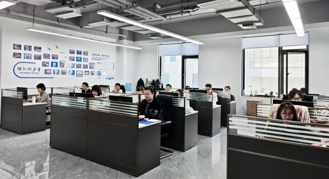 三翼齐飞拓新局，智启未来谱华章